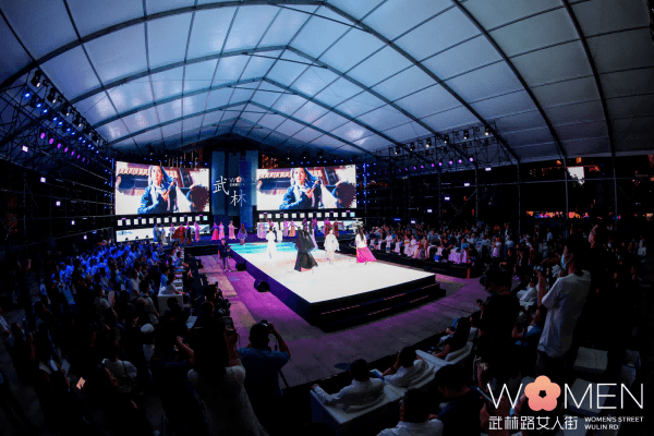 活動(dòng)篷房內(nèi)活動(dòng)現(xiàn)場